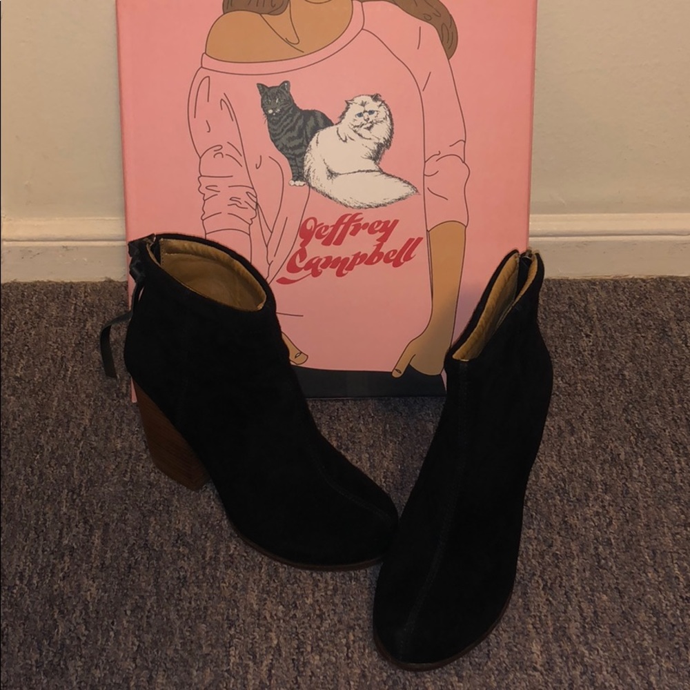 Rumble' Boot
JEFFREY CAMPBELL